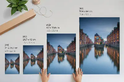 Lienzo decorativo moderno con arquitectura simétrica y reflejos en el agua