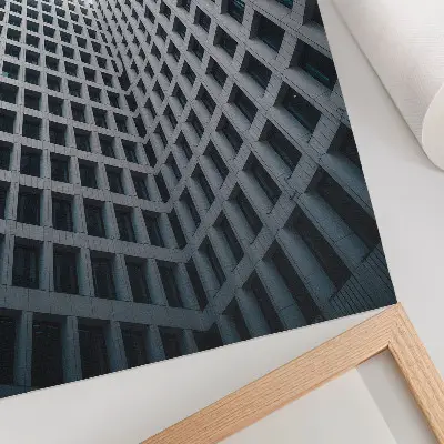 Líneas verticales en la arquitectura moderna póster con colores saturados