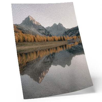 Póster Lago tranquilo, árboles otoñales, reflejo de las montañas, naturaleza