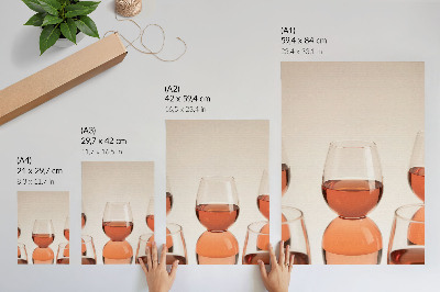 Póster con colores saturados Vasos con líquido rosa sobre fondo claro