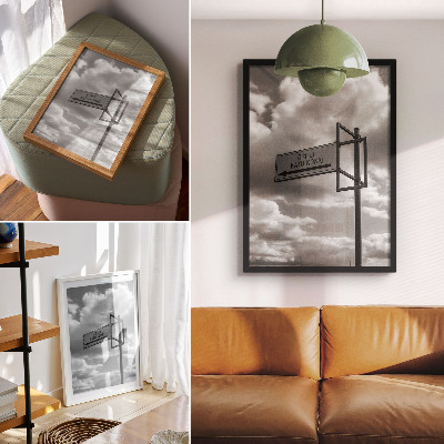 Lienzo decorativo moderno Las nubes de señales de tráfico en blanco y negro empañan la modernidad.