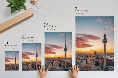 Lámina artística de alta calidad de la torre de la ciudad al atardecer