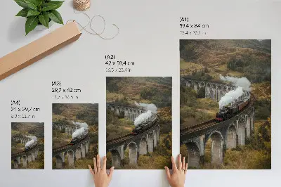 Póster de tren sobre un puente entre colinas verdes con colores saturados