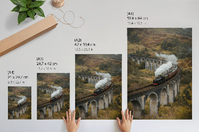 Póster con colores saturados Un tren en un puente entre verdes colinas