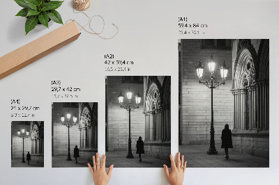 Póster de arquitectura en blanco y negro con linterna por la noche y colores saturados