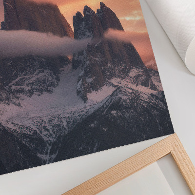 Póster Montañas con sol poniente, niebla, armonía, misterio
