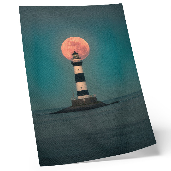 Lámina artística de alta calidad Faro y luna sobre el mar al atardecer.