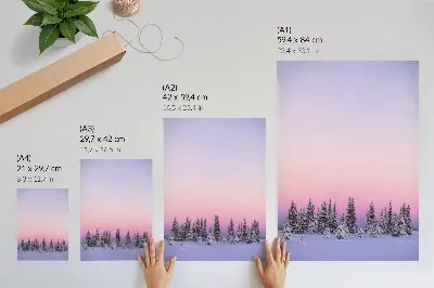 Lienzo decorativo moderno con diseño de árboles de invierno bajo un cielo pastel melancólico