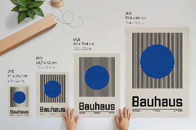 Póster Un gran círculo azul sobre líneas blancas y negras.