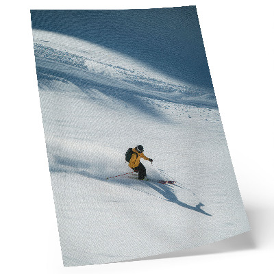 Póster Esquiador chaqueta amarilla ladera nevada sombra