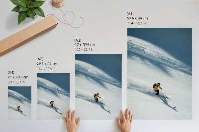 Póster Esquiador chaqueta amarilla ladera nevada sombra