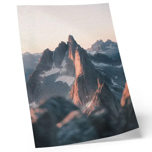 Lámina artística de alta calidad montañas a la luz del atardecer en tonos pastel