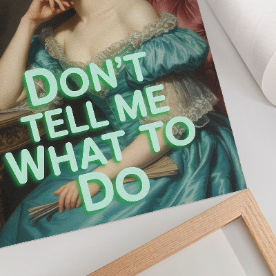 Póster Una mujer en una pose clásica con una inscripción irónica.