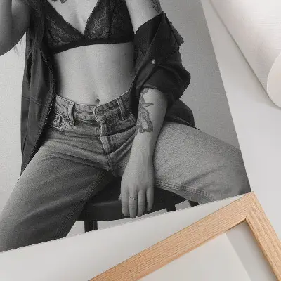 Lámina artística de alta calidad retrato monocromático con estilo minimalista