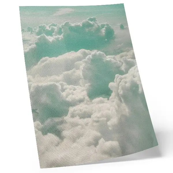 Póster nubes en el cielo azul con diseño de paz y armonía
