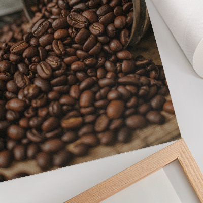 Póster con colores saturados Granos de café en una composición dispersa directamente de la lata.