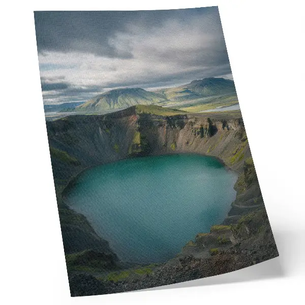 Lienzo decorativo moderno paisaje de lago turquesa con montañas y nubes