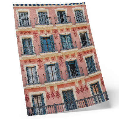 Lienzo decorativo moderno fachada simétrica con contraventanas azul marino y decoraciones florales