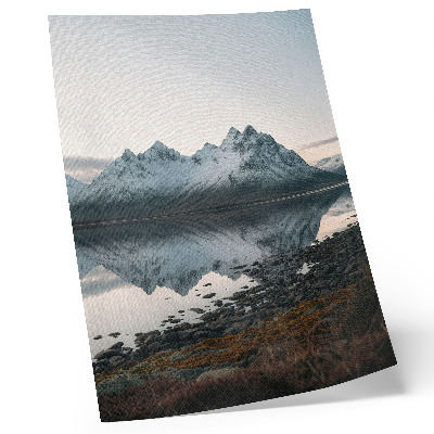 Lienzo decorativo moderno Vista a la montaña, reflejo en el espejo, agua en calma.