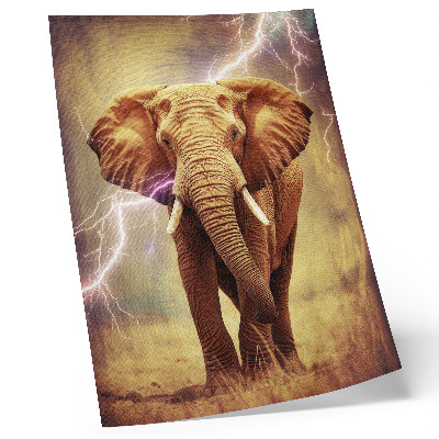 Póster con colores saturados Elefante con escenario dinámico de relámpagos