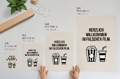 Lienzo decorativo moderno con diseño de iconografía de texto significativa sobre fondo beige inspirado en el cine