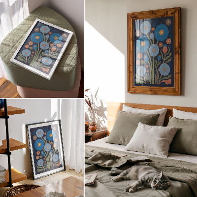 Póster con colores saturados Flores azules, detalles en naranja, fondo azul marino