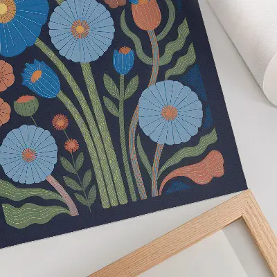 Póster de flores azules flores azules con detalles en naranja sobre fondo azul marino y colores saturados