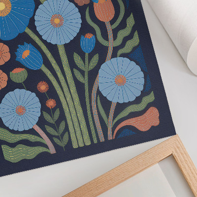 Póster con colores saturados Flores azules, detalles en naranja, fondo azul marino