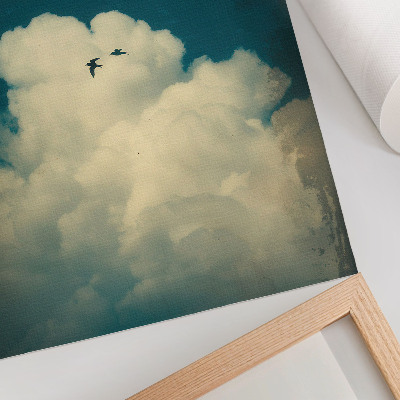 Póster Nubes blancas, cielo turquesa, dos pájaros en el espacio