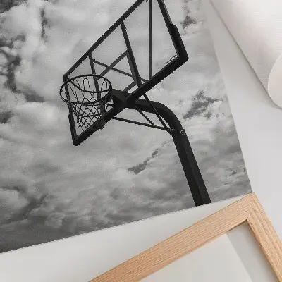 Póster nubes en el cielo con contraste y cesta de vida urbana