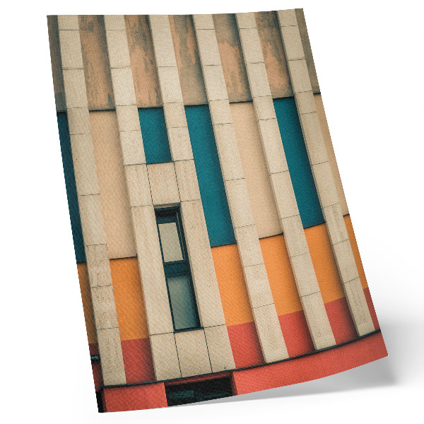 Póster Paneles de fachada coloridos en una composición rítmica.