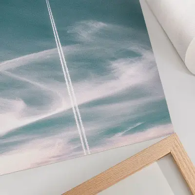 Póster de inspiración de libertad con rayo de cielo azul con colores saturados