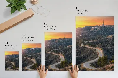 Lienzo decorativo moderno con diseño de colinas al atardecer e inscripción sobre un camino de sueños