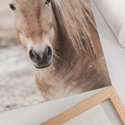 Lienzo decorativo moderno caballo en invierno con colores suaves que evocan paz y naturaleza