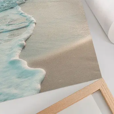 Lámina artística de alta calidad las olas acarician suavemente la arena con un efecto relajante