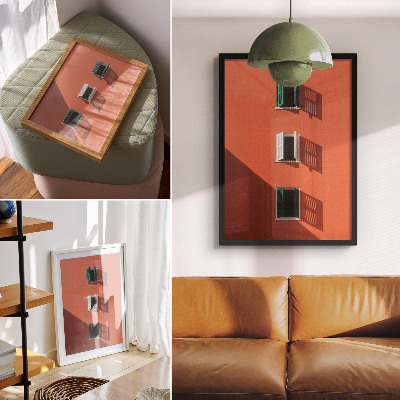 Lienzo decorativo moderno Pared naranja, tres ventanas, persianas verdes.