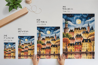 Póster Una ciudad con una atmósfera especial por la noche, con la luna en el cielo.
