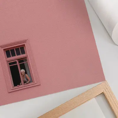 Póster de pared rosa con figura de ventana diseño con colores saturados