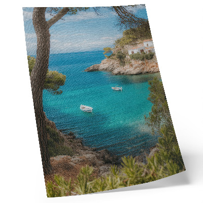 Póster Una bahía con barcos y una casa en un paisaje pintoresco.