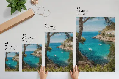 Póster de una bahía con barcos y una casa en un paisaje pintoresco
