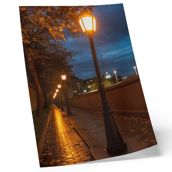 Lienzo decorativo moderno Farolas de callejón nocturno, brillo cálido, ambiente tranquilo.