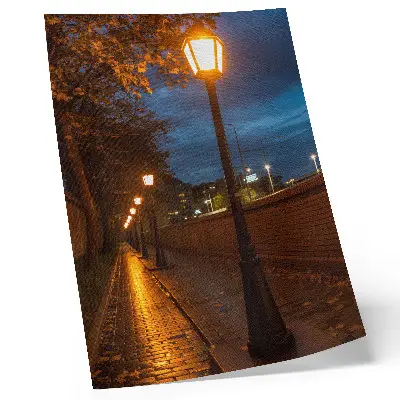 Lienzo decorativo moderno con farolas de callejón nocturno, brillo cálido y ambiente tranquilo