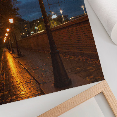 Lienzo decorativo moderno Farolas de callejón nocturno, brillo cálido, ambiente tranquilo.