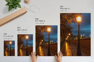 Lienzo decorativo moderno con farolas de callejón nocturno, brillo cálido y ambiente tranquilo