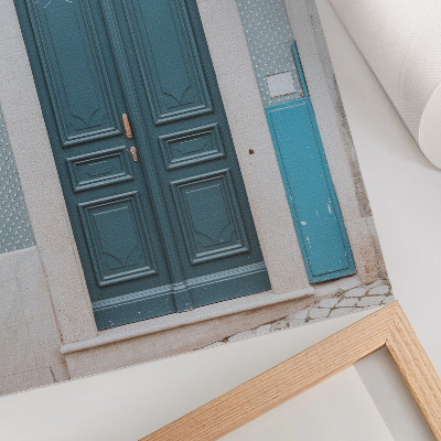 Póster puerta azul con elementos arquitectónicos blancos