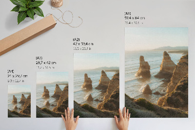 Póster con colores saturados Acantilados rocosos, puesta de sol sobre el mar