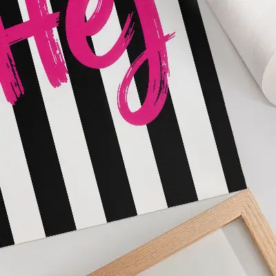 Lienzo decorativo moderno con diseño de rayas blancas y negras y letras rosas contrastadas