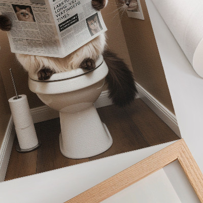 Póster Gato con periódico, pared beige, humor y calidez.