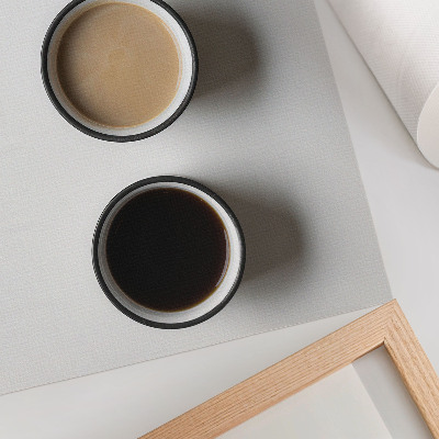 Lienzo decorativo moderno Tres bebidas diferentes en una disposición minimalista.