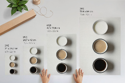 Lienzo decorativo moderno Tres bebidas diferentes en una disposición minimalista.